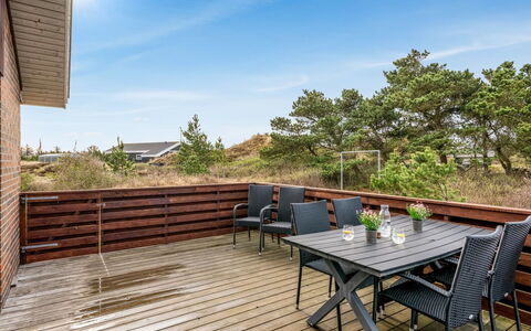 Hawarth - 300M to the Fjord: Struik, Stedelijk Ontwerp, Groundcover, Steen, Appartement, Landgoed, Metselwerk, Balkon, Landscaping