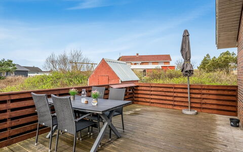 Hawarth - 300M to the Fjord: Struik, Stedelijk Ontwerp, Groundcover, Steen, Appartement, Landgoed, Metselwerk, Balkon, Landscaping