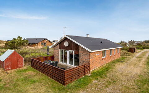 Hawarth - 300M to the Fjord: Struik, Stedelijk Ontwerp, Groundcover, Steen, Appartement, Landgoed, Metselwerk, Balkon, Landscaping
