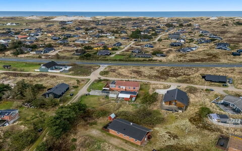 Hawarth - 300M to the Fjord: Struik, Stedelijk Ontwerp, Groundcover, Steen, Appartement, Landgoed, Metselwerk, Balkon, Landscaping