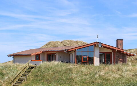 Jorma - 250M to the Fjord: Gras, Huis, Dak, Huis, Verblijf, Struik, Land Lot, Landelijk Gebied, Boerderij, Groundcover