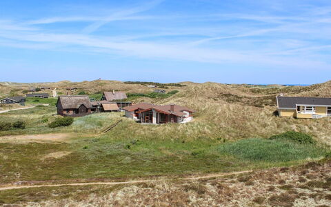 Jorma - 250M to the Fjord: Gras, Huis, Dak, Huis, Verblijf, Struik, Land Lot, Landelijk Gebied, Boerderij, Groundcover