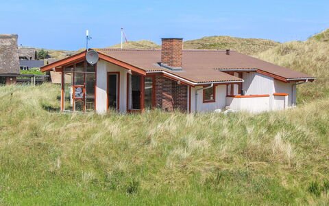 Jorma - 250M to the Fjord: Gras, Huis, Dak, Huis, Verblijf, Struik, Land Lot, Landelijk Gebied, Boerderij, Groundcover