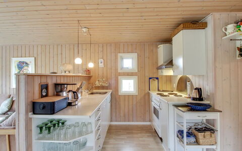 Elmeri - from the Sea: Keuken, Hout, Interieur Ontwerp, Countertop, Meubilair, Toestel Van De Keuken, Flooring, Major Appliance, Plafond, Cabinetry