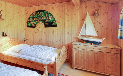 Soeren - from the Sea: Slaapkamer, Bed, Meubilair, Interieur Ontwerp, Hout, Flooring, Verdieping, Bedding, Laken, Kamer