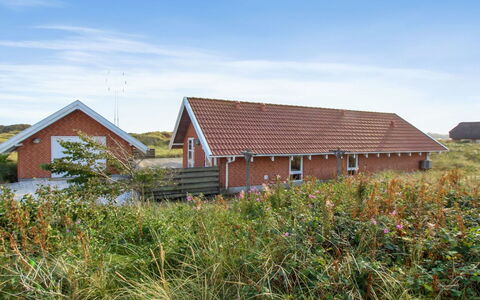 Drusilla - 800M from the Sea: Struik, Stedelijk Ontwerp, Groundcover, Steen, Appartement, Landgoed, Metselwerk, Balkon, Landscaping