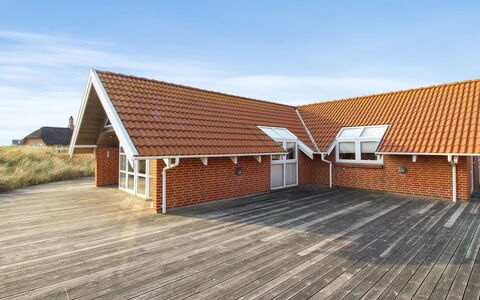 Drusilla - 800M from the Sea: Struik, Stedelijk Ontwerp, Groundcover, Steen, Appartement, Landgoed, Metselwerk, Balkon, Landscaping