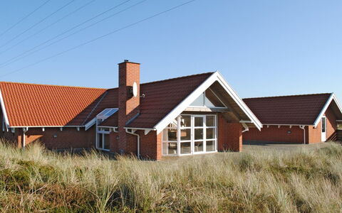 Drusilla - 800M from the Sea: Struik, Stedelijk Ontwerp, Groundcover, Steen, Appartement, Landgoed, Metselwerk, Balkon, Landscaping