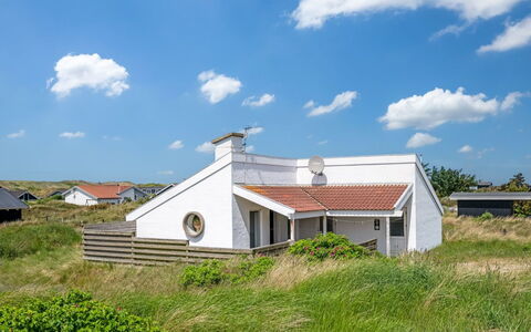 Jænis - from the Sea: Lucht, Gras, Gebouw, Dak, Huis, Huis, Architectuur, Woongebied, Verblijf, Land Lot