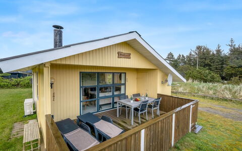 Gertine - 650M to the Fjord: Struik, Stedelijk Ontwerp, Groundcover, Steen, Appartement, Landgoed, Metselwerk, Balkon, Landscaping