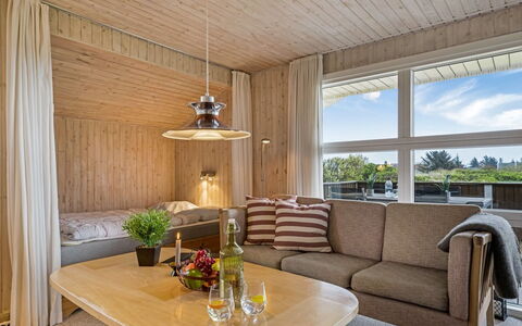 Gertine - 650M to the Fjord: Struik, Stedelijk Ontwerp, Groundcover, Steen, Appartement, Landgoed, Metselwerk, Balkon, Landscaping