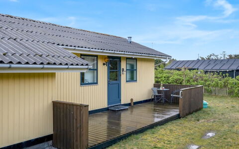 Gertine - 650M to the Fjord: Struik, Stedelijk Ontwerp, Groundcover, Steen, Appartement, Landgoed, Metselwerk, Balkon, Landscaping