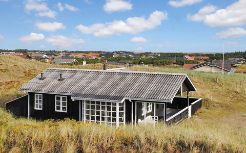 Katha - from the Sea: Struik, Stedelijk Ontwerp, Groundcover, Steen, Appartement, Landgoed, Metselwerk, Balkon, Landscaping