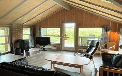 Juha - from the Sea: Hout, Dak, Huis, Huis, Architectuur, Siding, Land Lot, Verblijf, Schuur, Garden Gebouwen