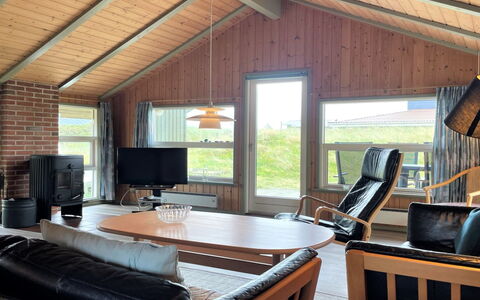 Juha - from the Sea: Hout, Dak, Huis, Huis, Architectuur, Siding, Land Lot, Verblijf, Schuur, Garden Gebouwen