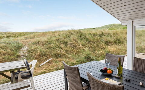 Malgest - 100M from the Sea: Meubilair, Hout, Tafel, Flooring, Verdieping, Stoel, Houten Vloer, Hardwood, Keuken En Eettafel, Beits