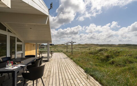 Malgest - 100M from the Sea: Dak, Land Lot, Verblijf, Huis, Landelijk Gebied, Schuur, Siding, Garden Gebouwen, Blokhut, Hut