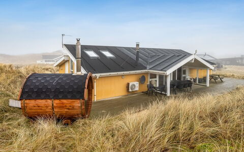 Malgest - 100M from the Sea: Dak, Land Lot, Verblijf, Huis, Landelijk Gebied, Schuur, Siding, Garden Gebouwen, Blokhut, Hut