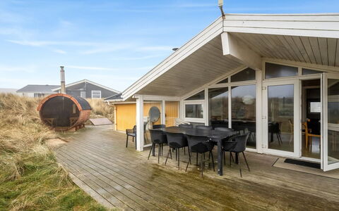 Malgest - 100M from the Sea: Dak, Land Lot, Verblijf, Huis, Landelijk Gebied, Schuur, Siding, Garden Gebouwen, Blokhut, Hut