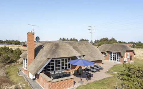Lavina - 950M from the Sea: Huis, Dak, Huis, Verblijf, Schuur, Garden Gebouwen, Siding, Werf, Blokhut, Hut