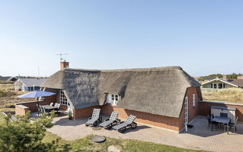 Lavina - 950M from the Sea: Huis, Dak, Huis, Verblijf, Schuur, Garden Gebouwen, Siding, Werf, Blokhut, Hut