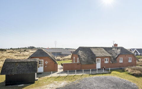 Lavina - 950M from the Sea: Huis, Dak, Huis, Verblijf, Schuur, Garden Gebouwen, Siding, Werf, Blokhut, Hut