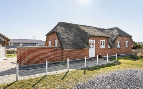 Lavina - 950M from the Sea: Huis, Dak, Huis, Verblijf, Schuur, Garden Gebouwen, Siding, Werf, Blokhut, Hut