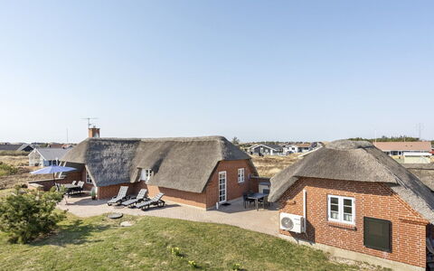 Lavina - 950M from the Sea: Huis, Dak, Huis, Verblijf, Schuur, Garden Gebouwen, Siding, Werf, Blokhut, Hut