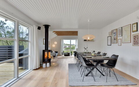 Arvo - from the Sea: Struik, Stedelijk Ontwerp, Groundcover, Steen, Appartement, Landgoed, Metselwerk, Balkon, Landscaping