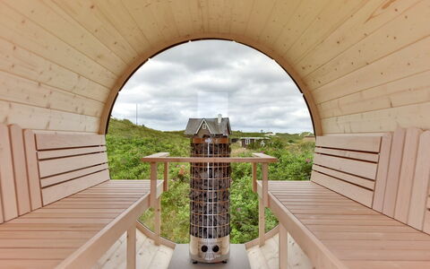 Arvo - from the Sea: Struik, Stedelijk Ontwerp, Groundcover, Steen, Appartement, Landgoed, Metselwerk, Balkon, Landscaping