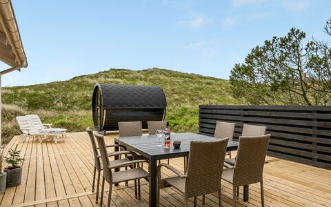 Arvo - from the Sea: Struik, Stedelijk Ontwerp, Groundcover, Steen, Appartement, Landgoed, Metselwerk, Balkon, Landscaping
