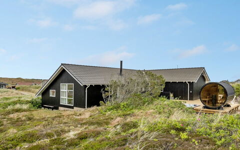 Arvo - from the Sea: Struik, Stedelijk Ontwerp, Groundcover, Steen, Appartement, Landgoed, Metselwerk, Balkon, Landscaping