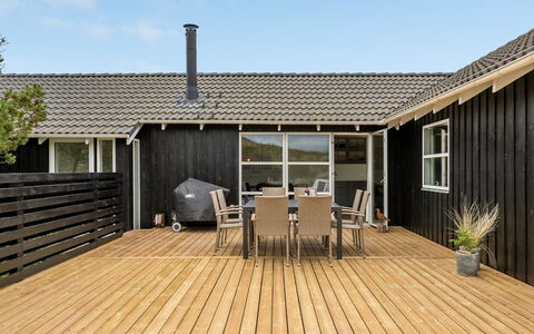 Arvo - from the Sea: Struik, Stedelijk Ontwerp, Groundcover, Steen, Appartement, Landgoed, Metselwerk, Balkon, Landscaping