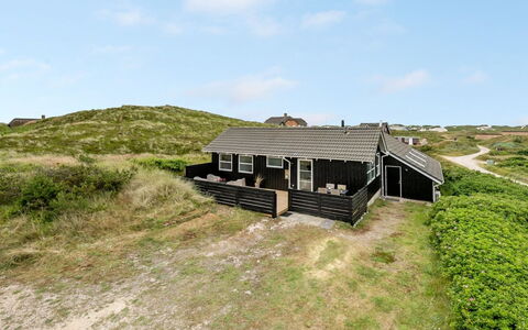 Arvo - from the Sea: Struik, Stedelijk Ontwerp, Groundcover, Steen, Appartement, Landgoed, Metselwerk, Balkon, Landscaping