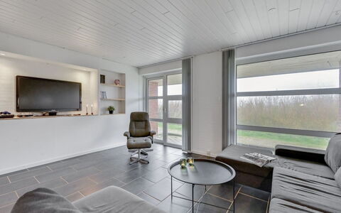 Elia - 300M from the Sea: Dag, Gebouw, Stedelijk Gebied, Grootstedelijk Gebied, Stad, Appartement, Buurt, Metropolis, Wolkenkrabber
