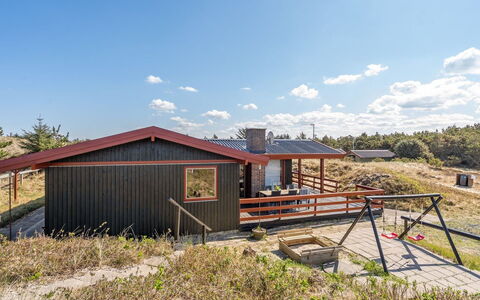 Eljene - 750M from the Sea: Huis, Dak, Huis, Verblijf, Schuur, Garden Gebouwen, Siding, Werf, Blokhut, Hut