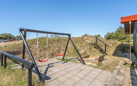 Eljene - 750M from the Sea: Huis, Dak, Huis, Verblijf, Schuur, Garden Gebouwen, Siding, Werf, Blokhut, Hut