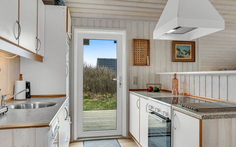 Galmand - 300M from the Sea: Hout, Flooring, Verdieping, Keuken, Huis, Beits, Plafond, Hardwood, Houten Vloer, Countertop