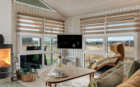 Galmand - 300M from the Sea: Huis, Dak, Huis, Verblijf, Landgoed, Deur, Veranda, Siding, Boerderij, Schaduw