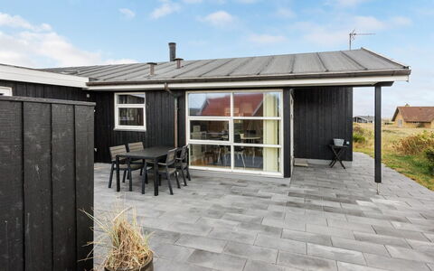 Arni - 150M from the Sea: Huis, Dak, Huis, Verblijf, Schuur, Garden Gebouwen, Siding, Werf, Blokhut, Hut