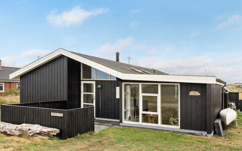 Arni - 150M from the Sea: Huis, Dak, Huis, Verblijf, Schuur, Garden Gebouwen, Siding, Werf, Blokhut, Hut