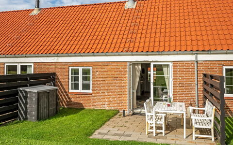 Smeralda - 200M from the Sea: Huis, Dak, Huis, Verblijf, Schuur, Garden Gebouwen, Siding, Werf, Blokhut, Hut