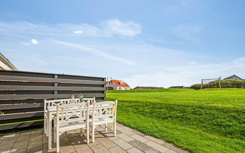 Smeralda - 200M from the Sea: Huis, Dak, Huis, Verblijf, Schuur, Garden Gebouwen, Siding, Werf, Blokhut, Hut