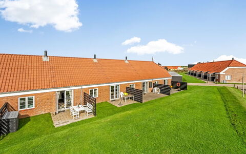 Smeralda - 200M from the Sea: Huis, Dak, Huis, Verblijf, Schuur, Garden Gebouwen, Siding, Werf, Blokhut, Hut