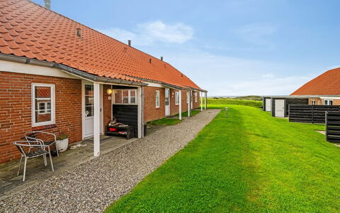 Smeralda - 200M from the Sea: Huis, Dak, Huis, Verblijf, Schuur, Garden Gebouwen, Siding, Werf, Blokhut, Hut