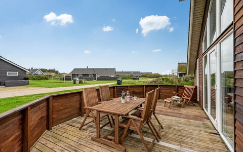 Erland - 500M from the Sea: Meubilair, Interieur Ontwerp, Stoel, Flooring, Tafel, Toevlucht, Verdieping, Plafond, Kamer, Eco Hotel