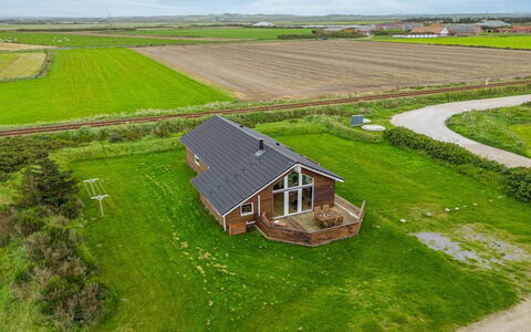Erland - 500M from the Sea: Meubilair, Interieur Ontwerp, Stoel, Flooring, Tafel, Toevlucht, Verdieping, Plafond, Kamer, Eco Hotel