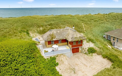 Zora - 100M from the Sea: Hout, Huis, Verblijf, Huis, Dak, Landelijk Gebied, Siding, Blokhut, Garden Gebouwen, Hardwood
