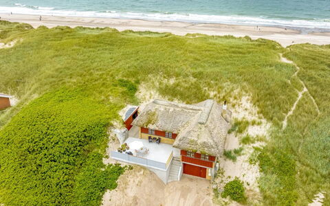 Zora - 100M from the Sea: Hout, Huis, Verblijf, Huis, Dak, Landelijk Gebied, Siding, Blokhut, Garden Gebouwen, Hardwood
