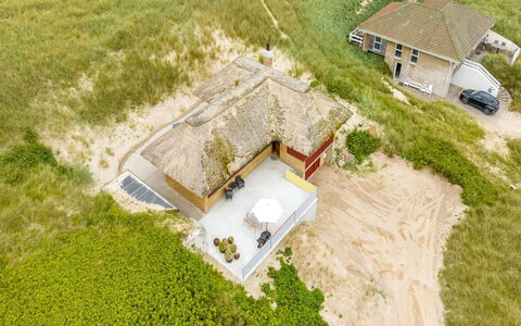 Zora - 100M from the Sea: Hout, Huis, Verblijf, Huis, Dak, Landelijk Gebied, Siding, Blokhut, Garden Gebouwen, Hardwood